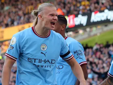 Erling Haaland, striker asal Norwegia yang baru berusia 22 tahun tampil menggila pada musim debutnya di Liga Inggris musim 2022/2023 ini bersama Manchester City. Dari 7 laga awal, ia sudah mengemas 11 gol dan 1 assist bagi The Citizens. Jika terus konsisten dengan penampilannya, bukan tak mungkin ia akan menjadi salah satu pemain Norwegia tertajam yang pernah berlaga di Premier League Liga Inggris dan bergabung dengan 5 pemain berikut ini. (AFP/Geoff Caddick)