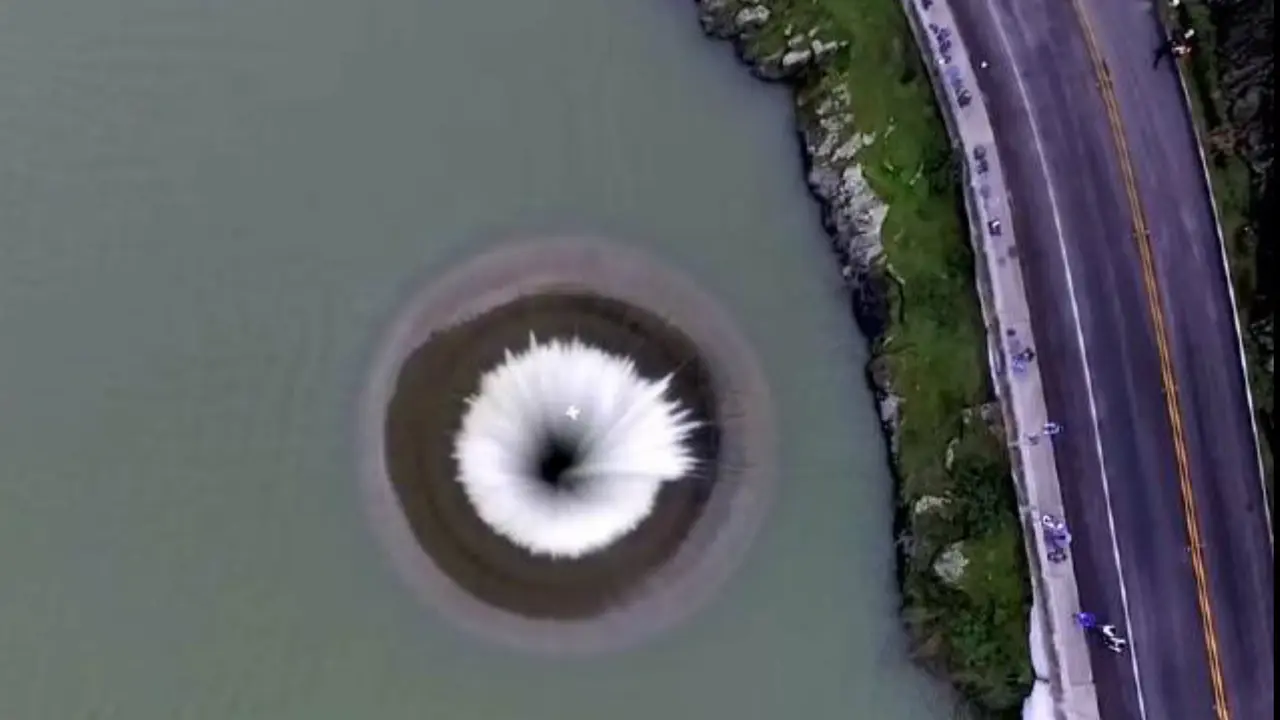 Portal ke Neraka di Danau Berryessa di California, Amerika Serikat. (Screen Grab Video)