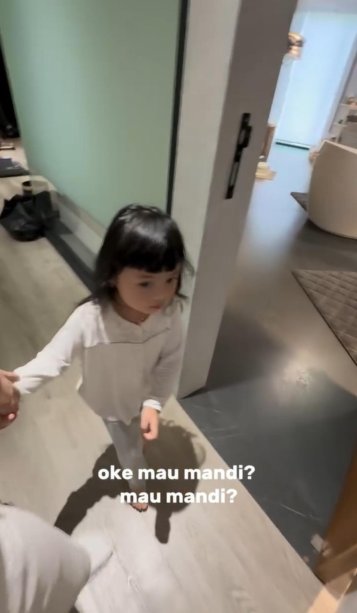 7 Potret Atta Halilintar Adukan Ameena ke Kang Dedi Akibat Tak Mau Mandi, Reaksi Polosnya Bikin Gemes