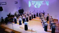 Paduan Suara Shantell Vocal Ensemble saat menggelar konser amal Ray of Light di Balai Resital Kertanegara. (dok. Shantell Vocal Ensemble/Dinny Mutiah)