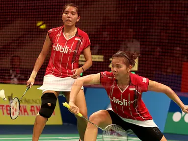 Aksi Greysia Polii/Nitya Krishinda di babak perempat fnal Indonesia Open 2015. (Peksi Cahyo/Bola.com)