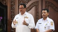 Penjabat (Pj) Gubernur Jawa Tengah, Nana Sudjana di kantornya pada Rabu, 11 Desember 2024 mengumumkan kenaikan UMP 2025 untuk wilayah Jawa Tengah (dok: humas)