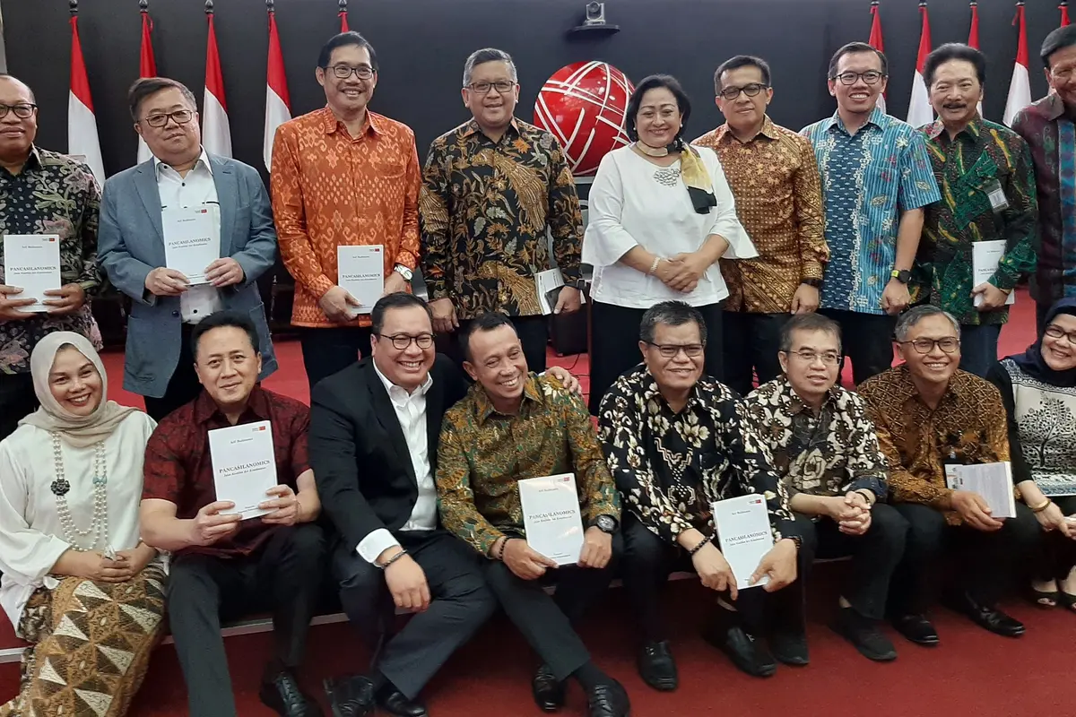 Wakil Ketua Komite Ekonomi Nasional, Arif Budimanta meluncurkan buku karangannya yang berjudul "Pancasilanomics : Jalan Keadilan dan Kemakmuran".