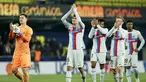 Para pemain Barcelona melakukan selebrasi usai pertandingan melawan Villarreal pada La Liga Spanyol di stadion Ceramica di Villarreal, Spanyol, Senin (13/2/2023). Barcelona menang tipis atas Villarreal dengan skor 1-0. (AP Photo/Alberto Saiz)
