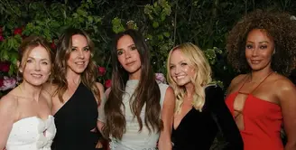 Di ulang tahun Victoria Beckham, anggota Spice Girls berkumpul kembali. Para personilnya memiliki gaya yang begitu personal, kembali perkuat karakter masing-masing. [Foto: Instagram/ Victoria Beckham]