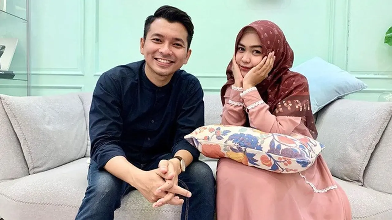 7 Potret Mesra Ria Ricis dengan Artis TikTok Reza Surya, Didoakan Berjodoh