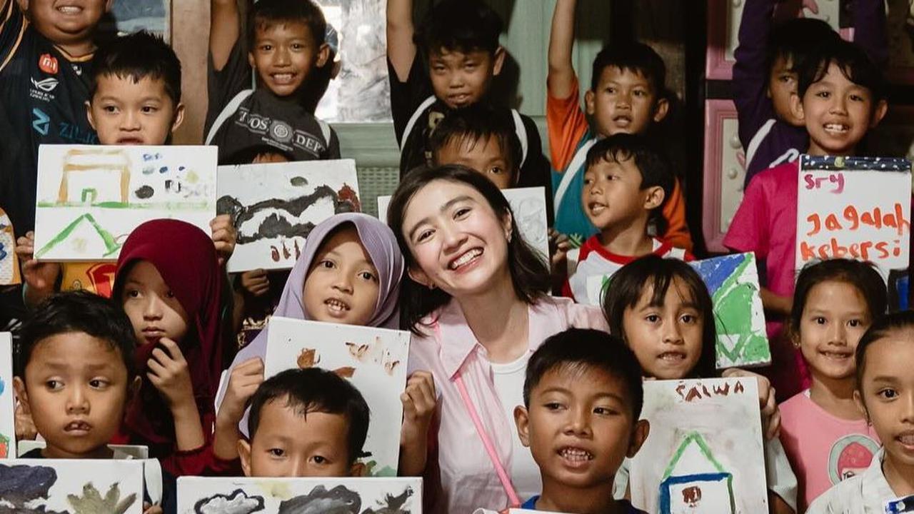 Potret Febby Rastanty Rayakan Ultah ke-28 Bersama Anak-anak di Kampung Pemulung, Bikin Terenyuh