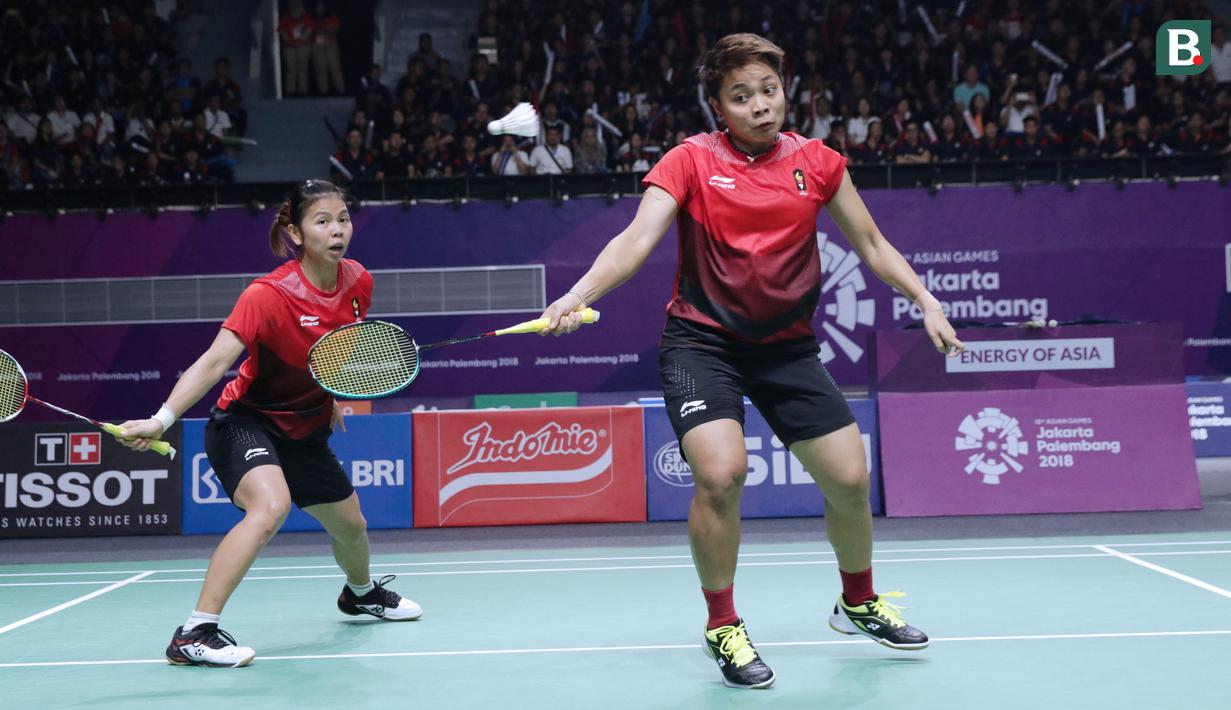 Ganda putri Indonesia, Greysia Polii/Apriyani Rahayu saat melawan pemain Jepang, Yuki Fukushima/Sayaka Hirota pada semifinal Bulutangkis Beregu Putri Asian Games 2018 di Jakarta, Selasa (21/8). (Liputan6.com/Helmi Fithriansyah)