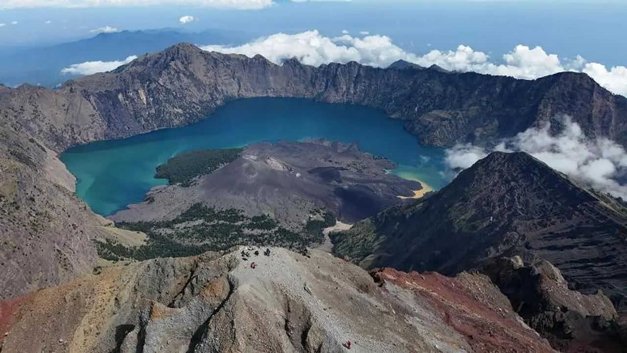 Respons Kemenpar Soal Pendaki Brasil Jatuh di Gunung Rinjani yang Terpantau dalam Kondisi Tidak Bergerak