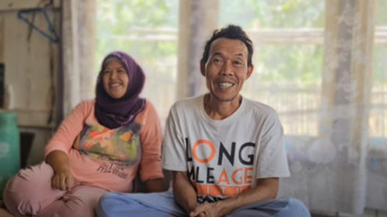 Tetap Bahagia, Pasangan Beda Usia Ini Tinggal di Rumah Gubuk Terpencil, Menu Makan Sehari-hari dengan Garam