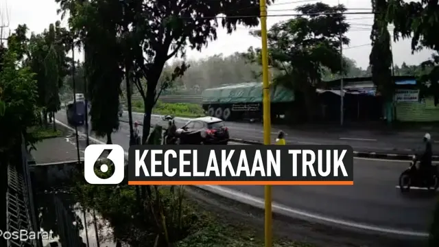 VIDEO: Detik-Detik Pengendara Motor Terlindas Truk Trailer