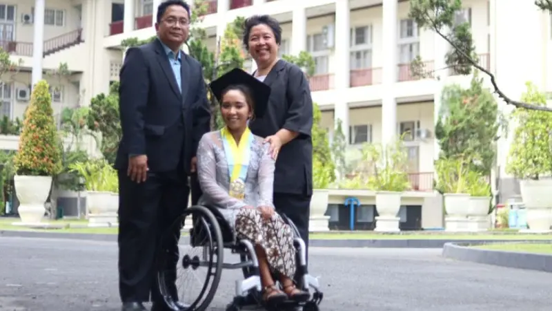 Kenalan dengan Laura Aurelia Atlet Disabilitas yang Jadi Kebanggaan Kampus UGM, Kini Lulus dari Fakultas Psikologi