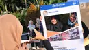 Warga berfoto menggunakan atribut dari forum harimaukita saat kampanye Global Tiger Day di Bundaran HI, Jakarta, Minggu (30/7). Acara ini untuk memperingati Tiger Day yang jatuh setiap tgl 29 Juli. (Liputan6.com/Helmi Afandi)