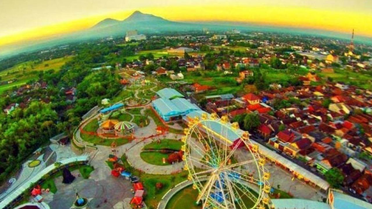 2. Sindu Kusuma Edupark