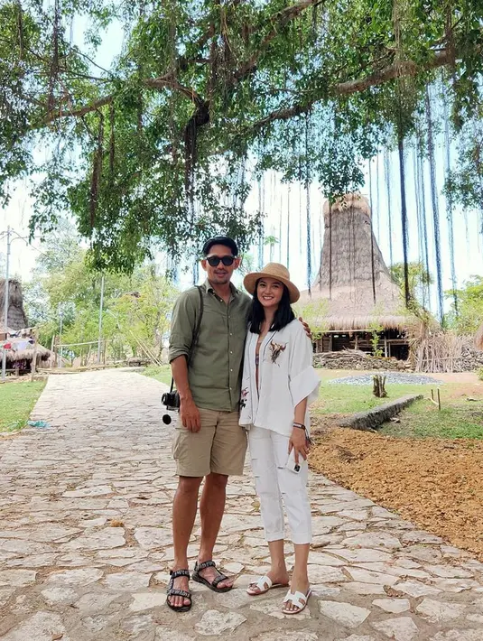 "Lamaran sudah. (Menikah) Insya Allah doain aja yang terbaik untuk kita. Insya Allah secepatnya," ujar Ibnu Jamil saat ditemui awak media beberapa waktu lalu.  (Instagram/ririnekawati)