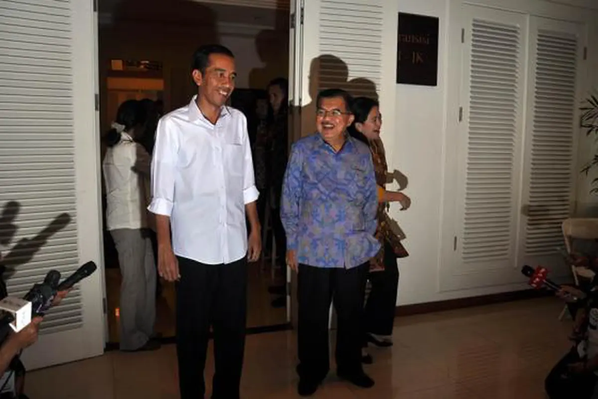 Kemeja Putih ala Jokowi Jadi Trend Di Sumsel