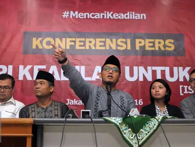 Koalisi Masyarakat Sipil untuk Keadilan menyatakan akan mengadvokasi keluhan Suratmi dan akan mencari keadilan untuk istri Siyono itu saat konferensi pers di kantor PP Muhammadiyah, Jakarta Pusat, Jumat (1/3). (Liputan6.com/Helmi Afandi)