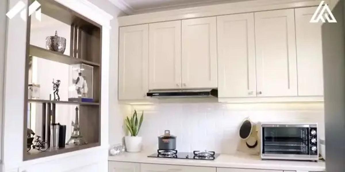 9 Potret Dapur di Rumah Mewah Ifan Seventeen dan Citra Monica yang Modelnya Ala Eropa