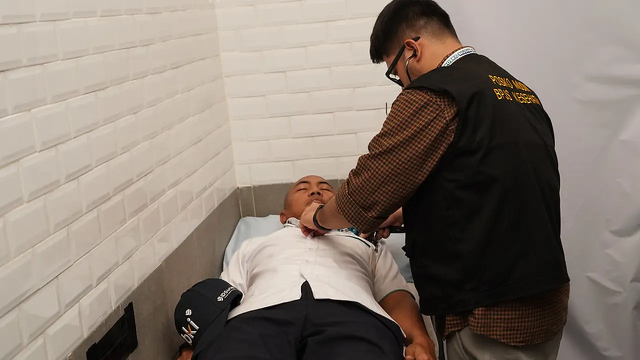 Pemeriksaan kesehatan untuk pemudik bila mengalami masalah kesehatan bisa dilakukan di pos layanan gratis yang telah disiapkan pemerintah. (Foto: Dok Sehat Negeriku Kemenkes)