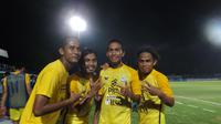 Yusuf Efendi (kedua dari kiri) cetak gol kemenangan Persegres Gresik United atas Persela. (Bola.com/Fahrizal Arnas)