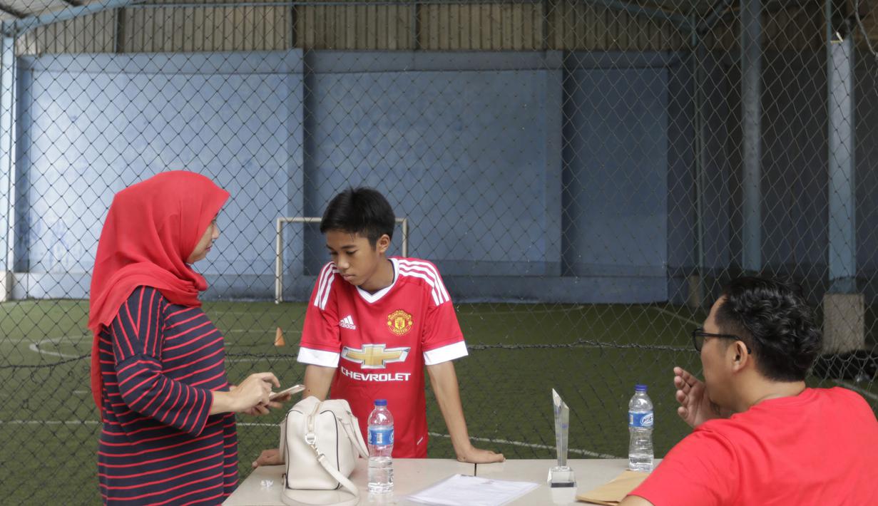 Putra dari pasangan Ahmad Ramadhani dan Miranti Sekarningrum berharap pelatihannya di MU bisa menjadi titik awal kiprahnya di sepak bola Eropa. (Bola.com/Vitalis Yogi Trisna)