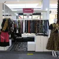 Koleksi Liyan Indonesia memiliki keunikan pada desain dan diperkuat dengan material tambahan yang menjadi daya tarik tersendiri. (foto: Adrian/Fimela.dok)