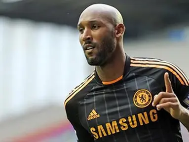 Gaya selebrasi striker Chelsea Nicolas Anelka seusai mencetak gol ke gawang Wigan pada partai Liga Premier melawan Wigan di DW Stadium, 21 Agustus 2010. AFP PHOTO/ANDREW YATES