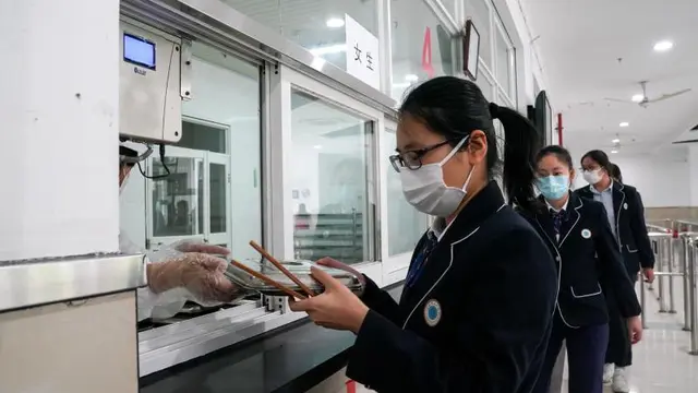 7 Potret Kantin Sekolah di China yang Beradaptasi Karena Pandemi Corona