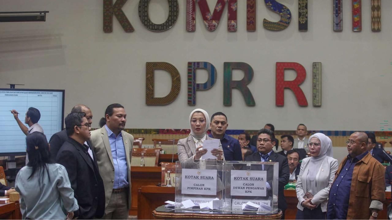 Anggota DPR voting pemilihan dan penetapan Capim KPK