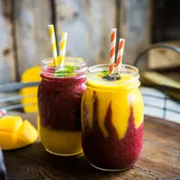ilustrasi smoothies buah/Alena Haurylik/Shutterstock