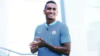 Tolak Chelsea Keputusan Mudah Bagi Bek City