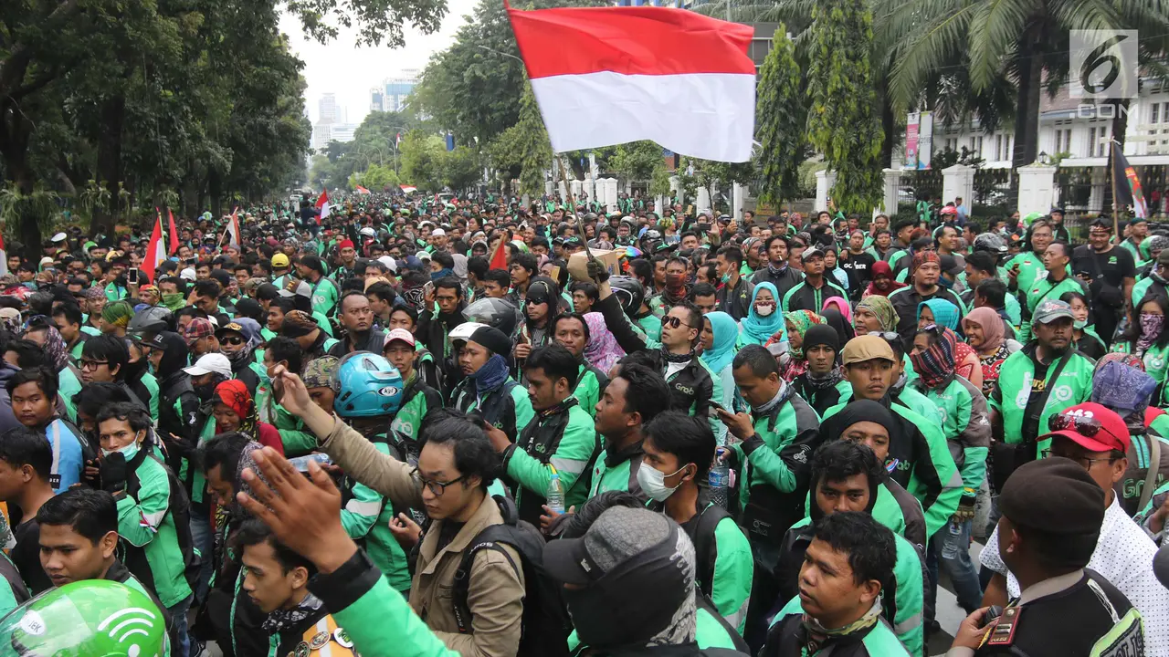 Minta Penetapan Tarif, Ribuan Pengemudi Ojek Online Geruduk Istana
