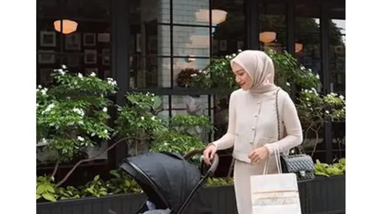 Sudah Melahirkan Anak Ketiga, Ini 6 Potret Melody Prima Momong Buah Hati
