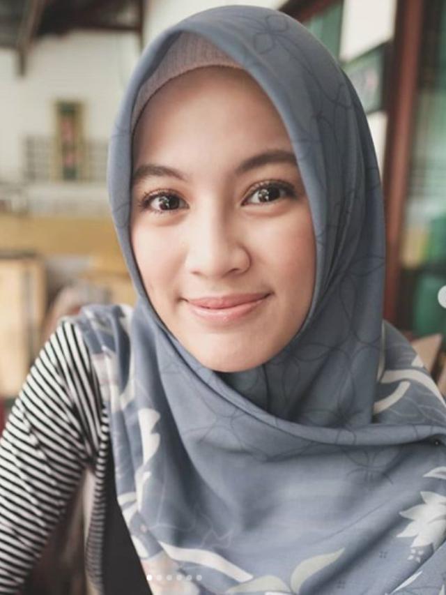 Intip Cara Memilih Warna  Hijab  Agar  Wajah Terlihat  Cerah 