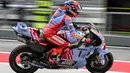 Sejumlah pembalap mulai mengikuti sesi latihan bebas pertama. Tampak dalam foto, pembalap Gresini Racing MotoGP, Marc Marquez keluar pit lane saat latihan bebas pertama MotoGP Grand Prix Malaysia di Sirkuit Internasional Sepang, 1 November 2024. (MOHD RASFAN/AFP)