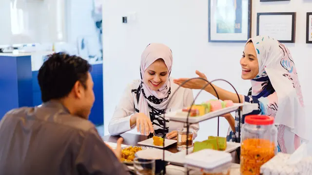 [Fimela] Sahur dan Iftar