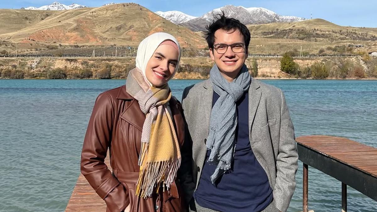 6 Potret Endy Arfian dan Steffi Zamora di Balik Layar Film 'Pengin Hijrah'
