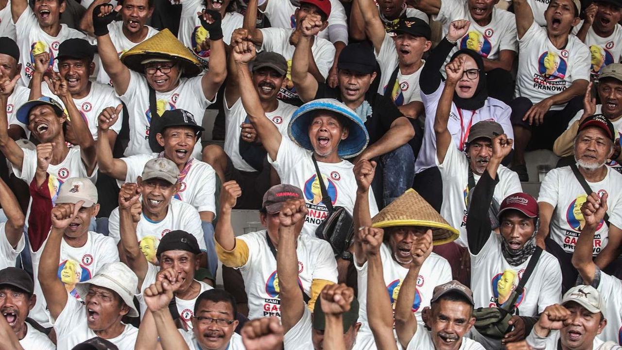 Antusiasme para tukang becak tersebut terlihat riuh bergumuruh. Mereka bersorak meneriakkan nama Pak Ganjar menang.

 "Ganjar pasti menang. Hidup Pak Ganjar," sambut riuh para tukang becak kepada Bacapres PDI Perjuangan