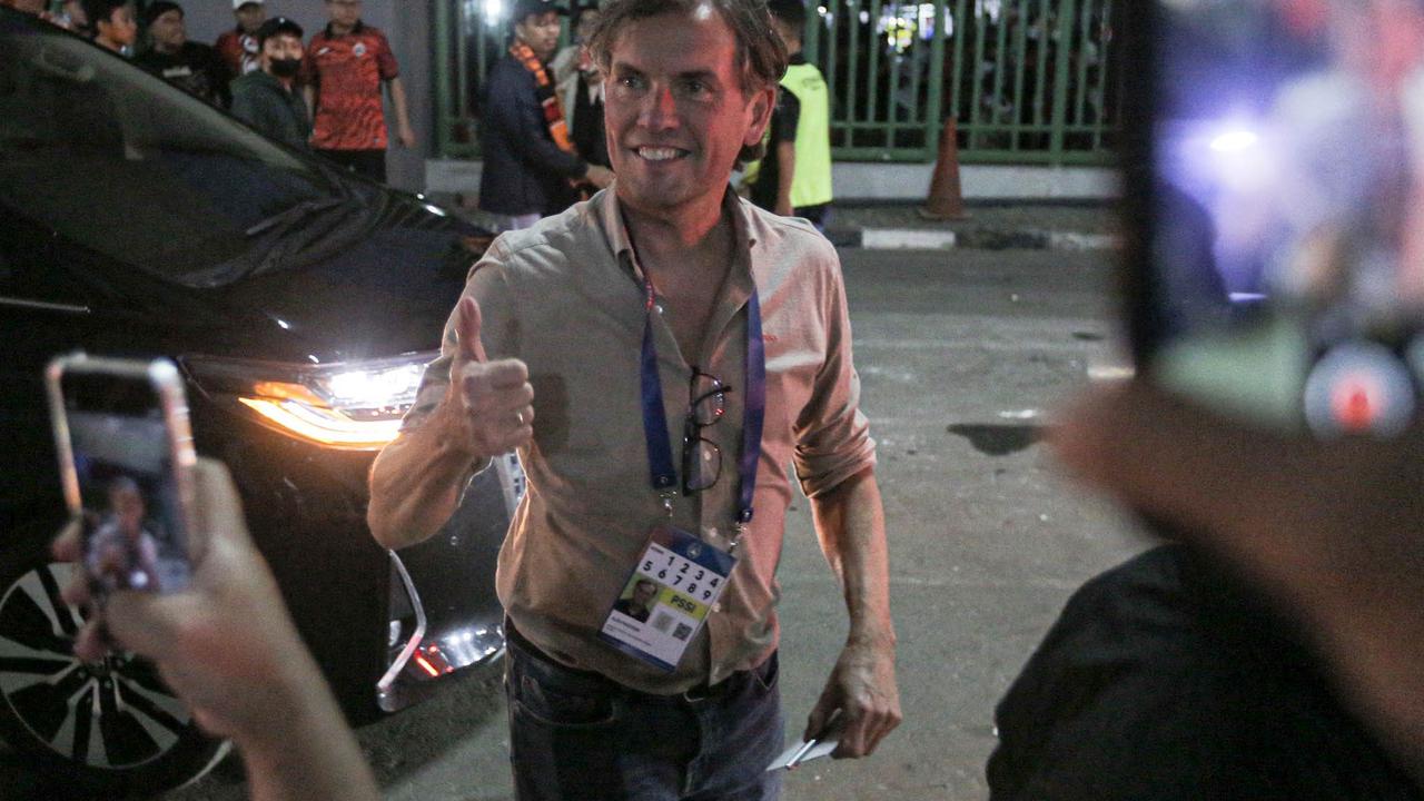 Patrick Kluivert, Alex Pastoor, Gerald Vanenburg, dan Denny Landzaat Saksikan Langsung Laga Persija Vs PSBS