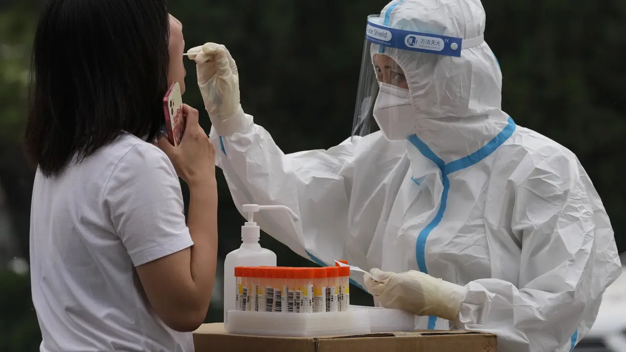 Jutaan Warga Beijing Mulai Lakukan Uji Massal COVID-19
