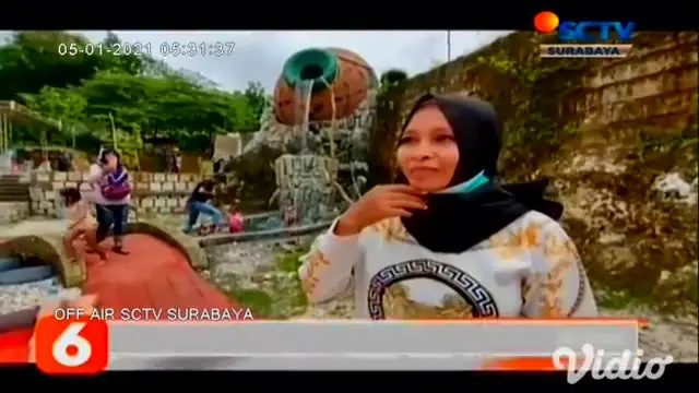 Wahana baru air gentong raksasa di Wisata Setigi Sekapuk, Gresik, Jawa Timur, langsung diserbu ratusan pengunjung di sisa liburan awal tahun. Bagi pengunjung luar kota wajib menjalani rapid test.