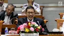 Menteri Agama Lukman Hakim Saifuddin tertawa saat mengikuti Rapat Kerja dengan Komisi VIII DPR terkait evaluasi laporan penyelenggaran haji 2018 di Gedung Nusantara II, Kompleks Parlemen Senayan. Jakarta, Senin (26/11). (Liputan6.com/Johan Tallo)