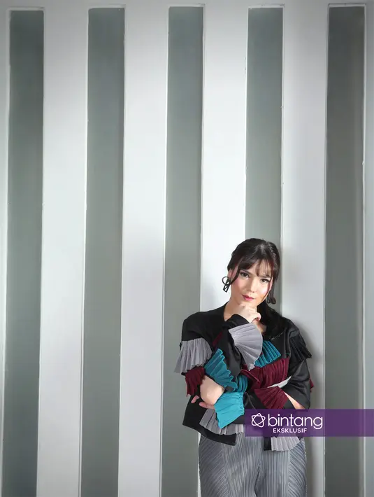 Foto-foto dan wawancara eksklusif Bintang.com beberapa waktu lalu dengan Alice Norin. Foto: Bambang E Ros, Stylist: Indah Wulansari, DI: Muhammad Iqbal Nurfajri.