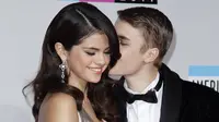 Selena Gomez dan Justin Bieber saat masih mesra.