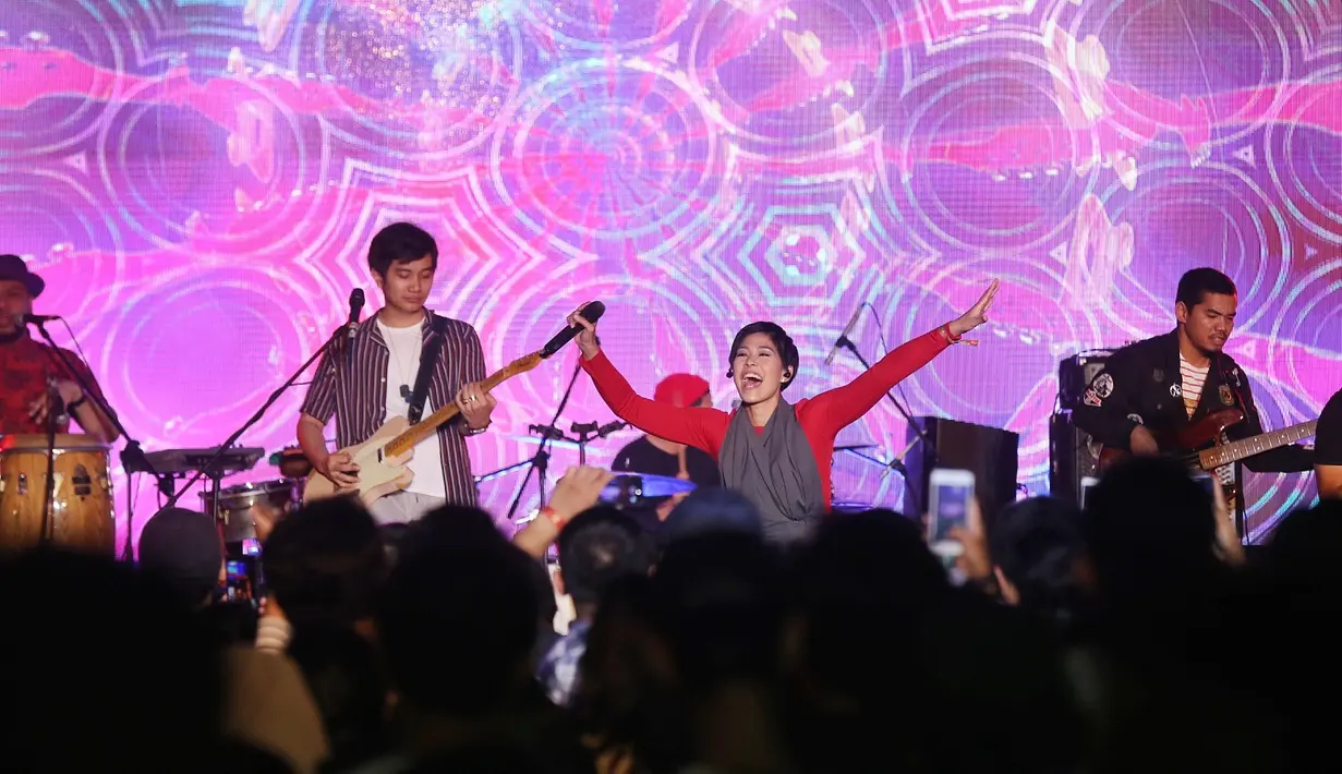 Ajang pencarian bakat yang digelar setiap tahun itu, Pucuk Cool Jam Festival 2018 itu berlangsung meriah. Dua pemenang berhasil disaring oleh dewan juri yang Adri Nidji. (Nurwahyunan/Bintang.com)