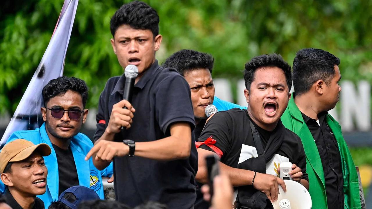 FOTO: Mahasiswa Gelar Demo Tuntut Bencana Aceh Ditetapkan Bencana Nasional