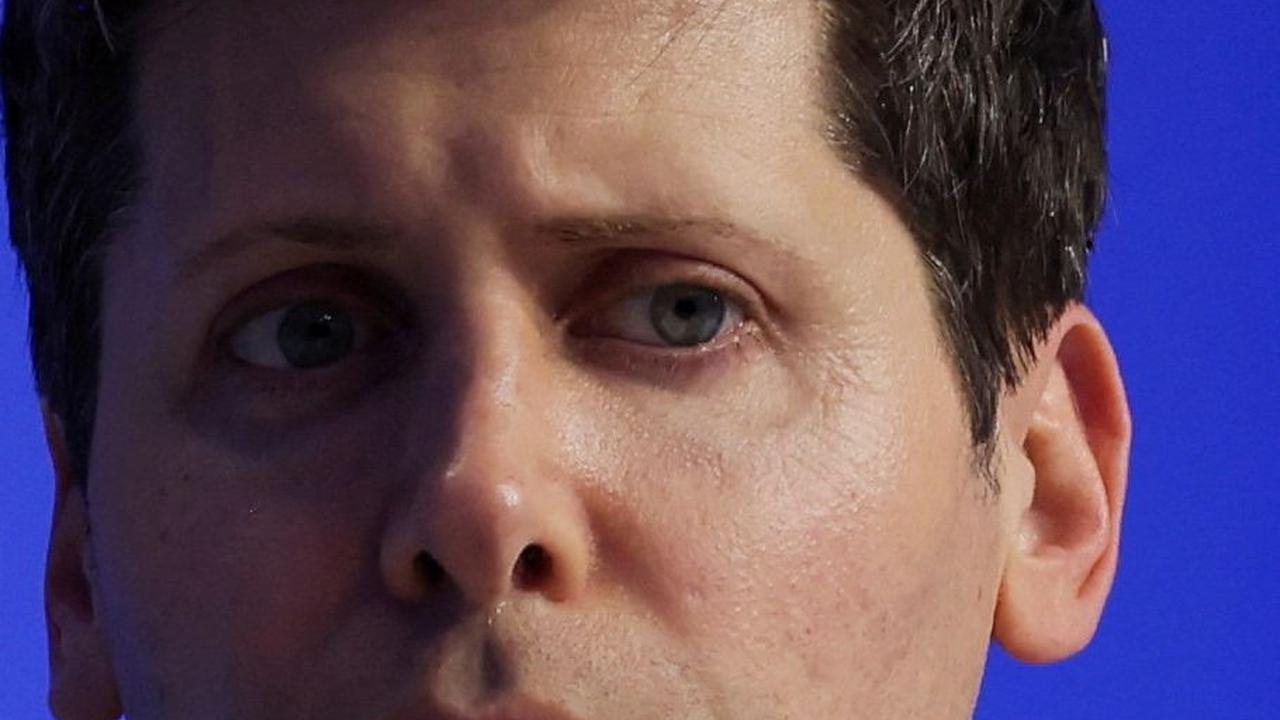 Microsoft Rekrut Eks Bos OpenAI Sam Altman