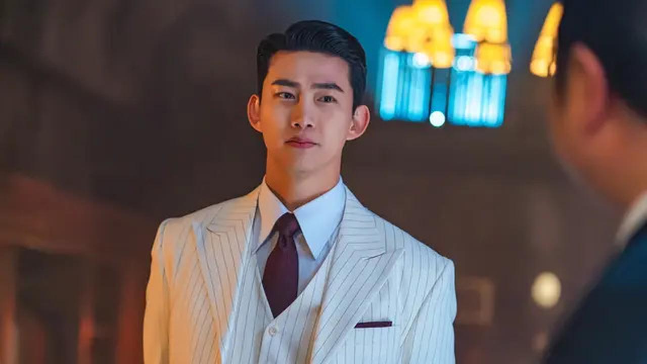 Heboh Foto Taecyeon 2PM Diam-Diam Melamar Sang Pacar di Paris Tahun Lalu