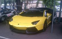 Orang-orang ini bergaya bawa mobil mewah padahal bodong