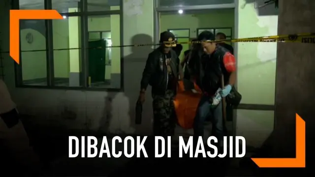 Seorang pria tewas dibacok saat dengan salat di masjid. Beruntung pelaku langsung diidentifikasi oleh warga.